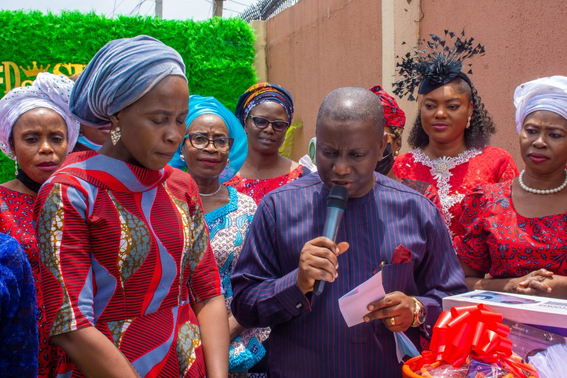 Pastor Omolara Tomosori leading a Shiloh gathering with the women of Daughters of Zion.